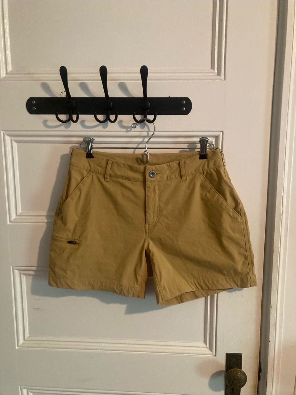 Marmot tan 5 pocket hiking shorts